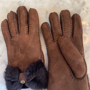 UGG Sheepskin Gloves with Bow